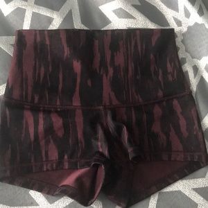 Lululemon Sz 2 wunder Under shorts